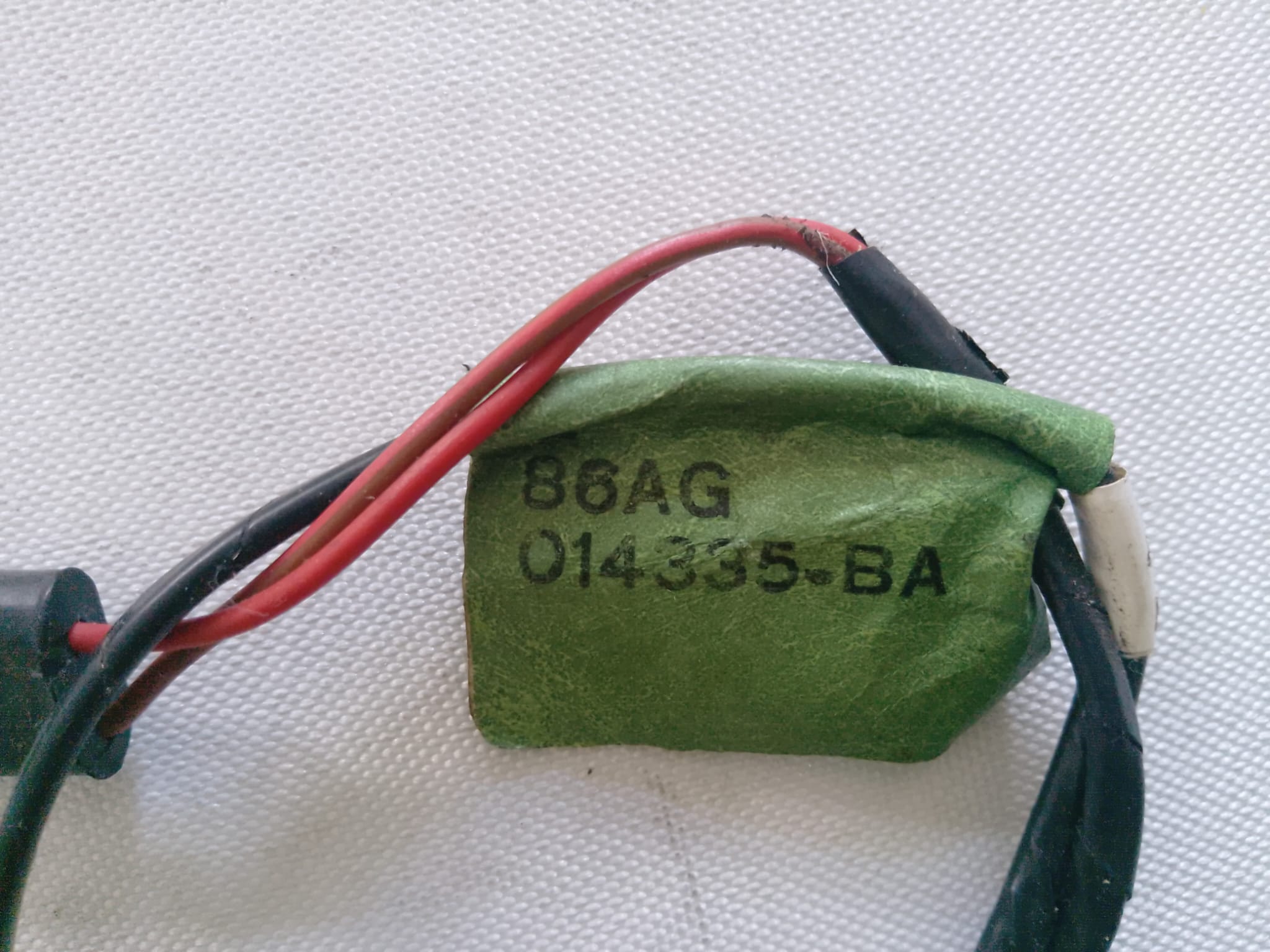 Genuine Ford Boot Luggage Compartment Lamp & Wiring NOS 6136623 84AG-13547-AA - Image 4
